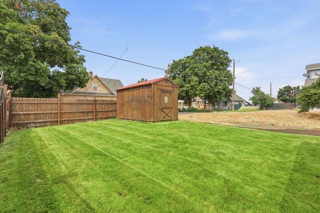 2403 N Perry St, Spokane, WA 99207