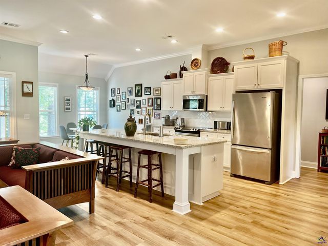 200 Wilsons Creek Bend, Bonaire, GA 31005
