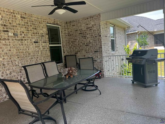 200 Wilsons Creek Bend, Bonaire, GA 31005