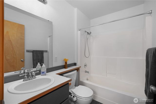 5464 Park Place Loop SE, Lacey, WA 98503