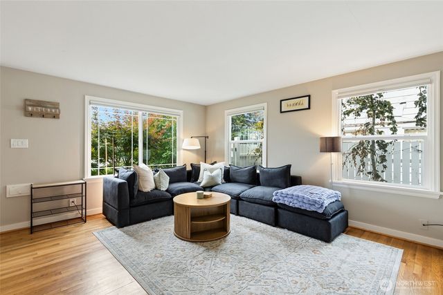 3008 31st Avenue W, Seattle, WA 98199