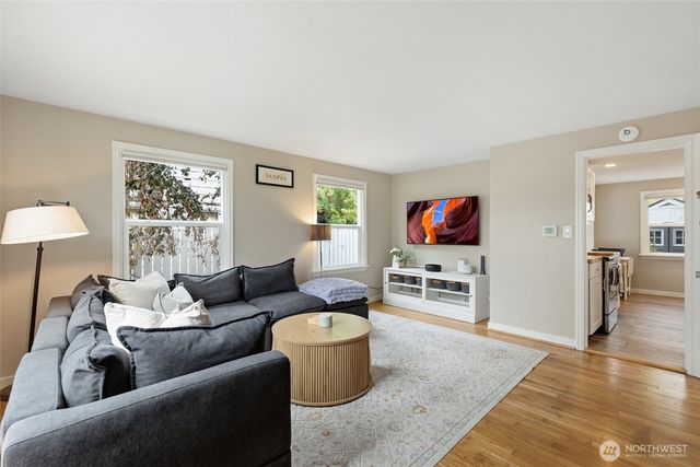 3008 31st Avenue W, Seattle, WA 98199