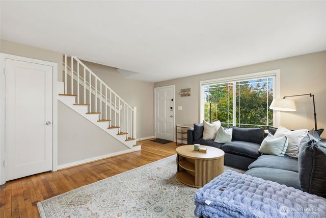 3008 31st Avenue W, Seattle, WA 98199