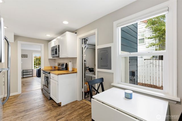 3008 31st Avenue W, Seattle, WA 98199