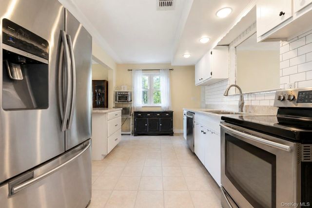 145 Sioux Street, Ronkonkoma, NY 11779