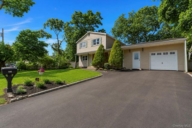 145 Sioux Street, Ronkonkoma, NY 11779
