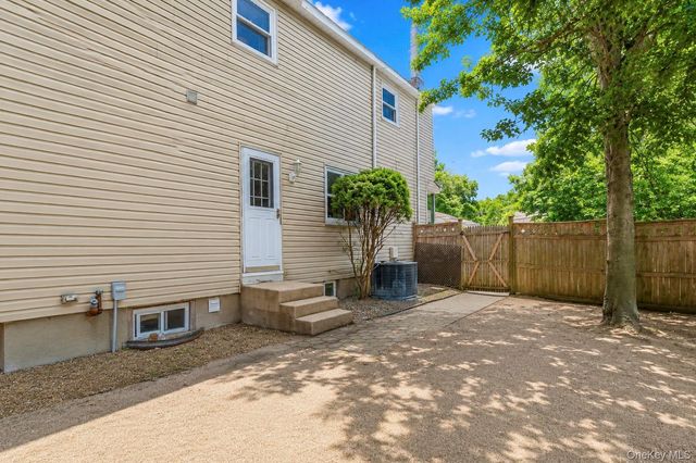 145 Sioux Street, Ronkonkoma, NY 11779