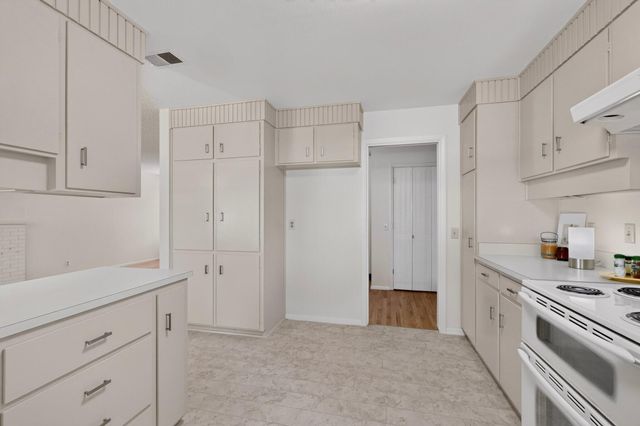 7700 Pickard Avenue NE, Albuquerque, NM 87110