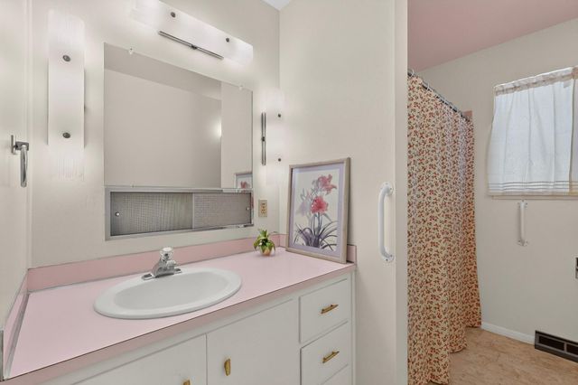 7700 Pickard Avenue NE, Albuquerque, NM 87110