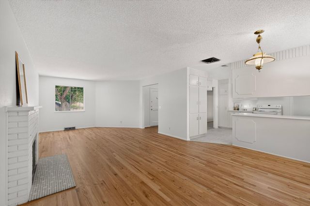 7700 Pickard Avenue NE, Albuquerque, NM 87110