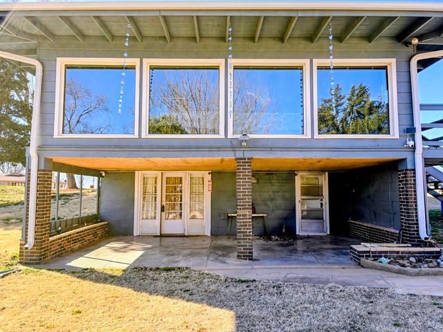 740 N Walnut St, Medicine Lodge, KS 67104