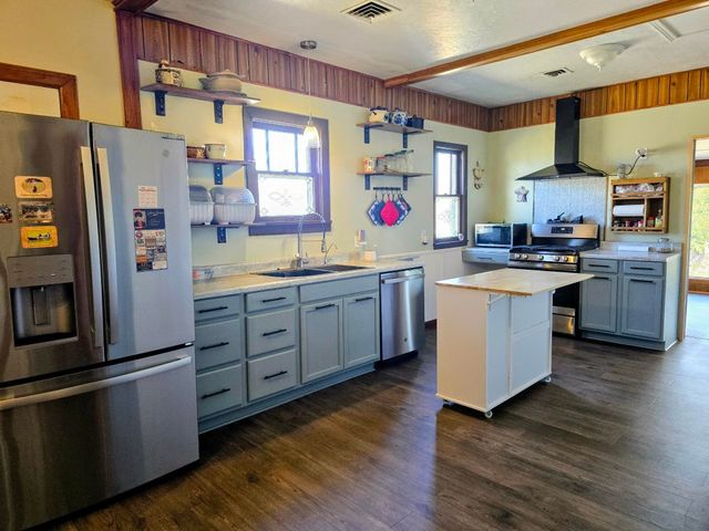 740 N Walnut St, Medicine Lodge, KS 67104