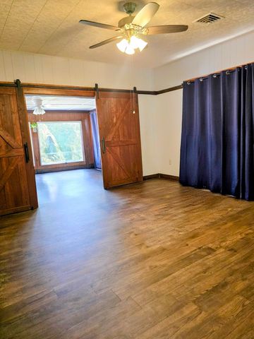 740 N Walnut St, Medicine Lodge, KS 67104