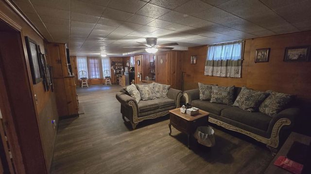 740 N Walnut St, Medicine Lodge, KS 67104