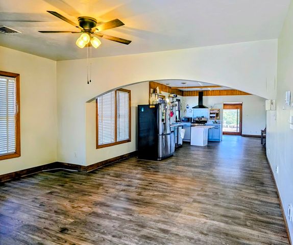 740 N Walnut St, Medicine Lodge, KS 67104