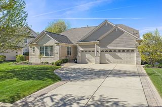 2744 MOUTRAY Lane, North Aurora, IL 60542