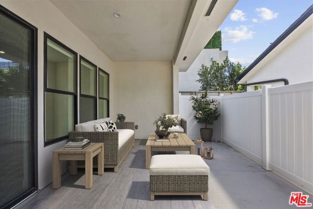 521 N Martel Avenue, Los Angeles, CA 90036