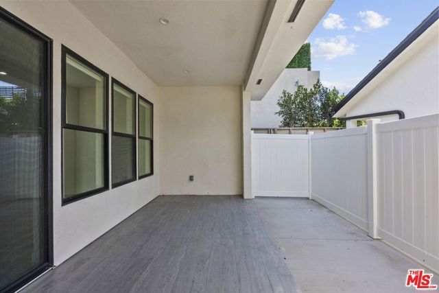 521 N Martel Avenue, Los Angeles, CA 90036