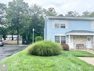 82 Cliffwood Avenue 17, Aberdeen, NJ 07721