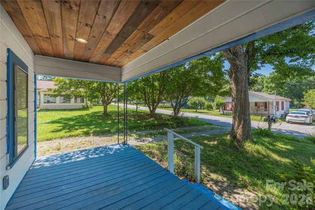 308 Substation Street, Hendersonville, NC 28792