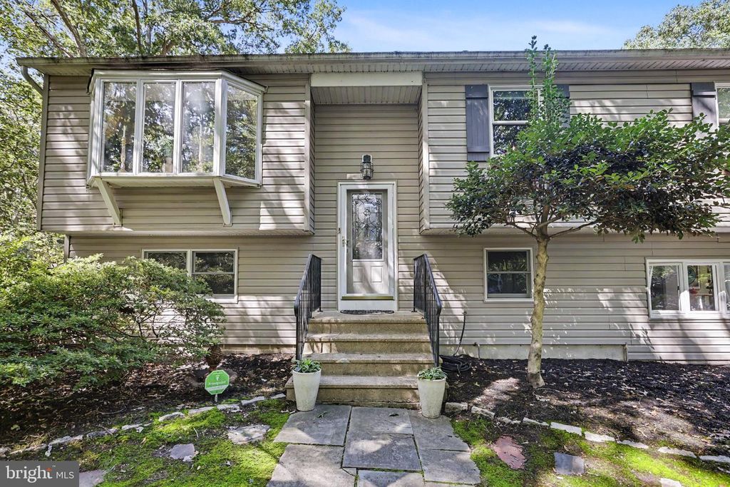 347 E MILLSTREAM RD, CREAM RIDGE, NJ 08514 — photo 2