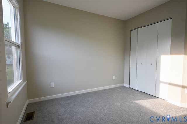 912 Harmony Rd, Fairfield, VA 23059