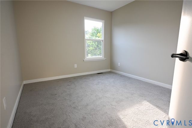 912 Harmony Rd, Fairfield, VA 23059