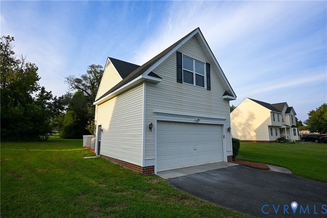 912 Harmony Rd, Fairfield, VA 23059