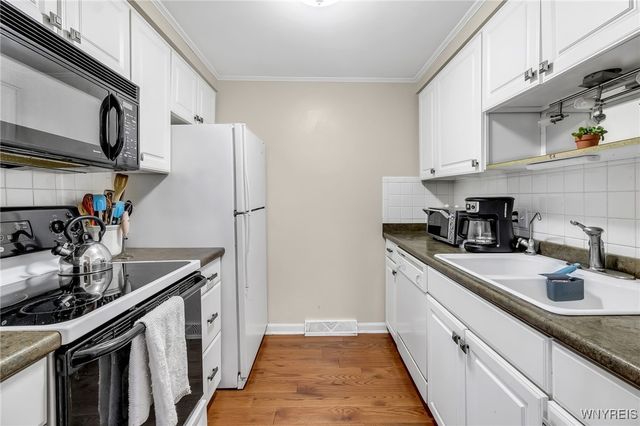 70 Charter Oaks Drive 2, Amherst, NY 14228