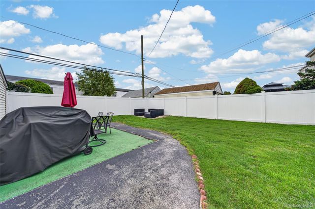 33 Hubbard Avenue, Freeport, NY 11520