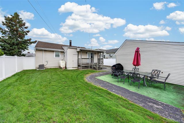 33 Hubbard Avenue, Freeport, NY 11520