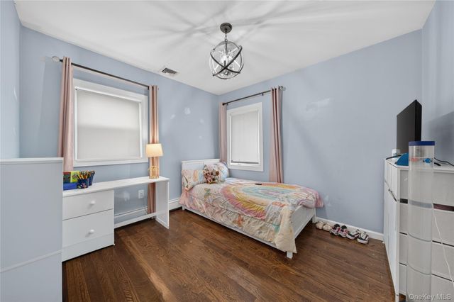 33 Hubbard Avenue, Freeport, NY 11520