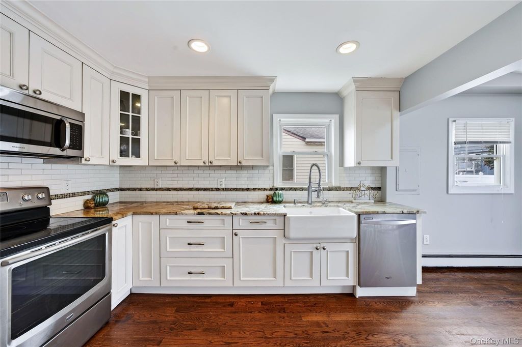 33 Hubbard Avenue, Freeport, NY 11520 — photo 4