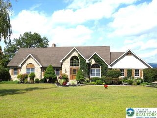 345 Beaver Run Drive, Bushkill Twp, PA 18064