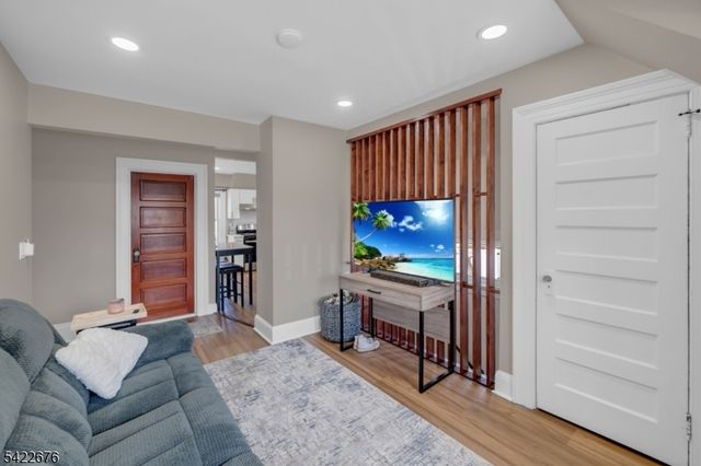56 S Mountain Ave, Cedar Grove Twp., NJ 07009
