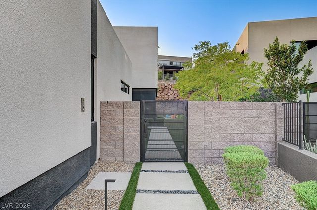 5 HIGHLAND COVE Lane, Henderson, NV 89011