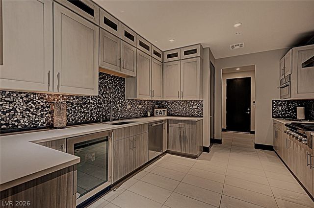 5 HIGHLAND COVE Lane, Henderson, NV 89011