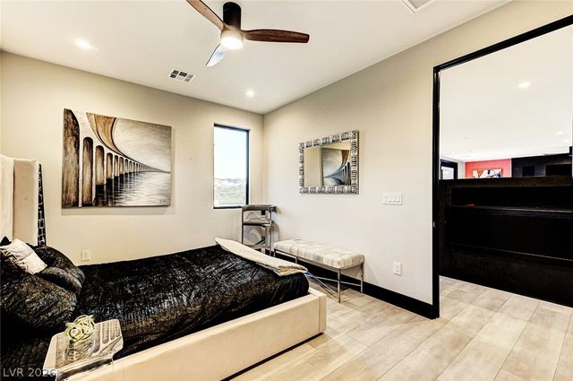 5 HIGHLAND COVE Lane, Henderson, NV 89011