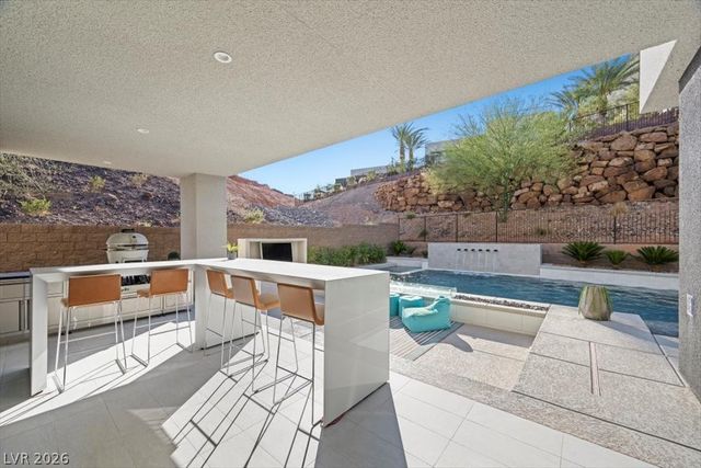 5 HIGHLAND COVE Lane, Henderson, NV 89011