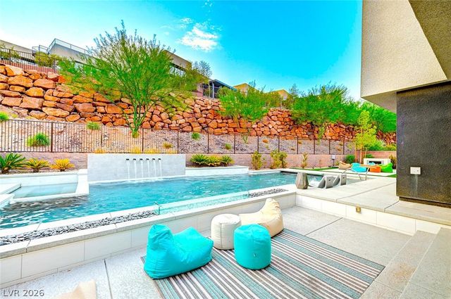 5 HIGHLAND COVE Lane, Henderson, NV 89011