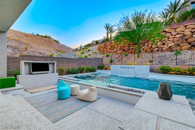 5 HIGHLAND COVE Lane, Henderson, NV 89011