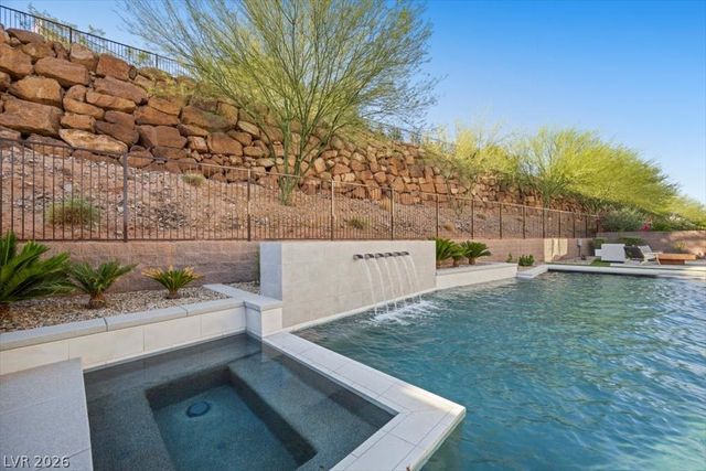 5 HIGHLAND COVE Lane, Henderson, NV 89011