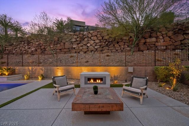 5 HIGHLAND COVE Lane, Henderson, NV 89011