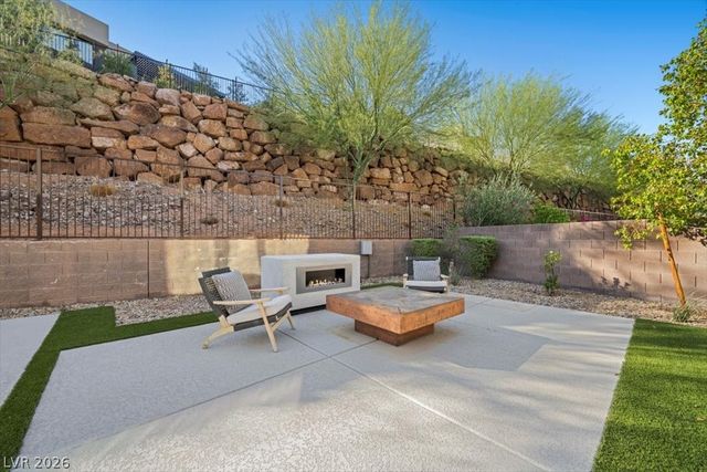 5 HIGHLAND COVE Lane, Henderson, NV 89011