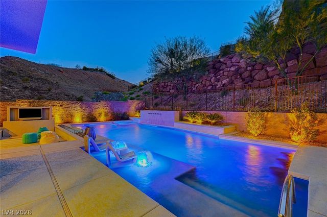 5 HIGHLAND COVE Lane, Henderson, NV 89011