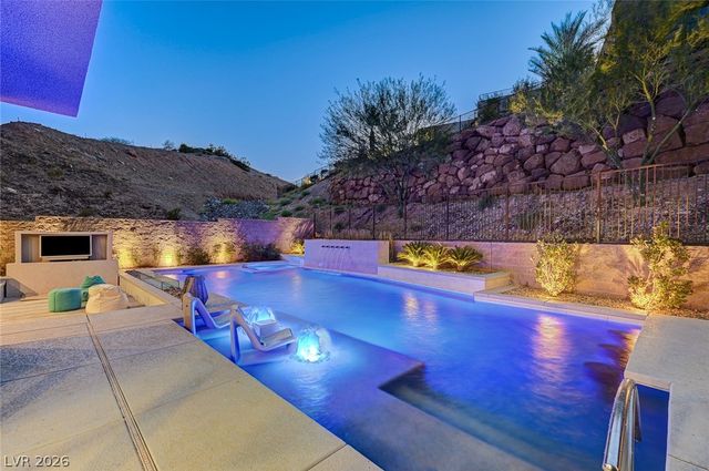 5 HIGHLAND COVE Lane, Henderson, NV 89011