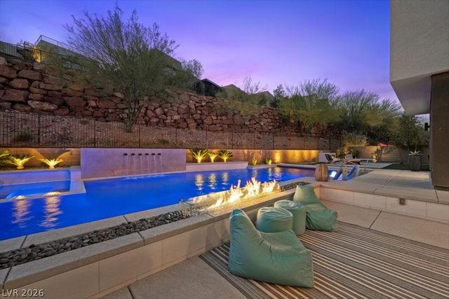 5 HIGHLAND COVE Lane, Henderson, NV 89011