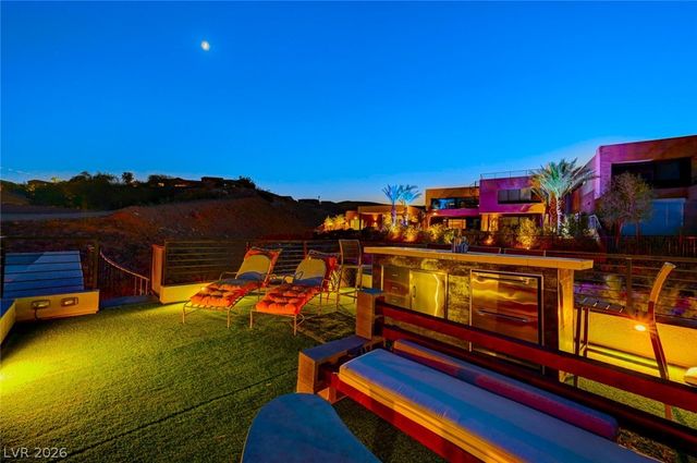 5 HIGHLAND COVE Lane, Henderson, NV 89011