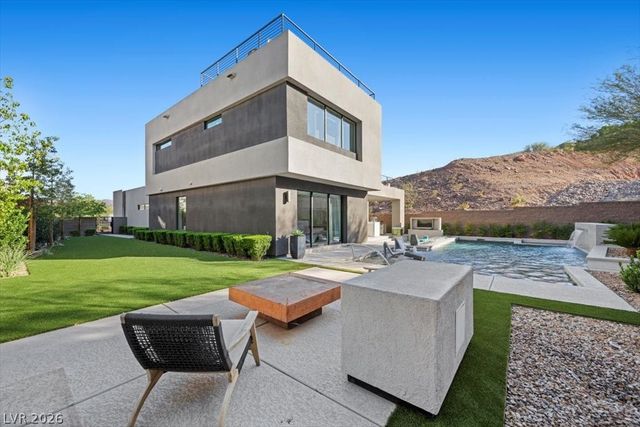 5 HIGHLAND COVE Lane, Henderson, NV 89011