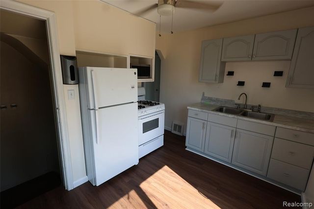 27226 Lawnwood Street, Roseville, MI 48066